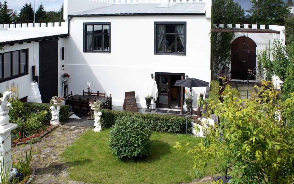 Little White Castle Apartment Keflavik Bagian luar foto