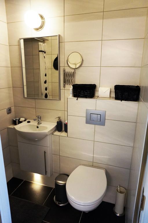 Little White Castle Apartment Keflavik Bagian luar foto