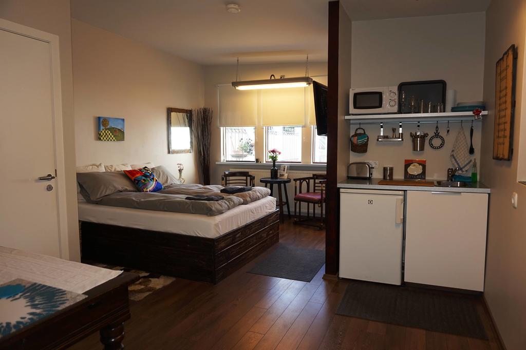 Little White Castle Apartment Keflavik Bagian luar foto