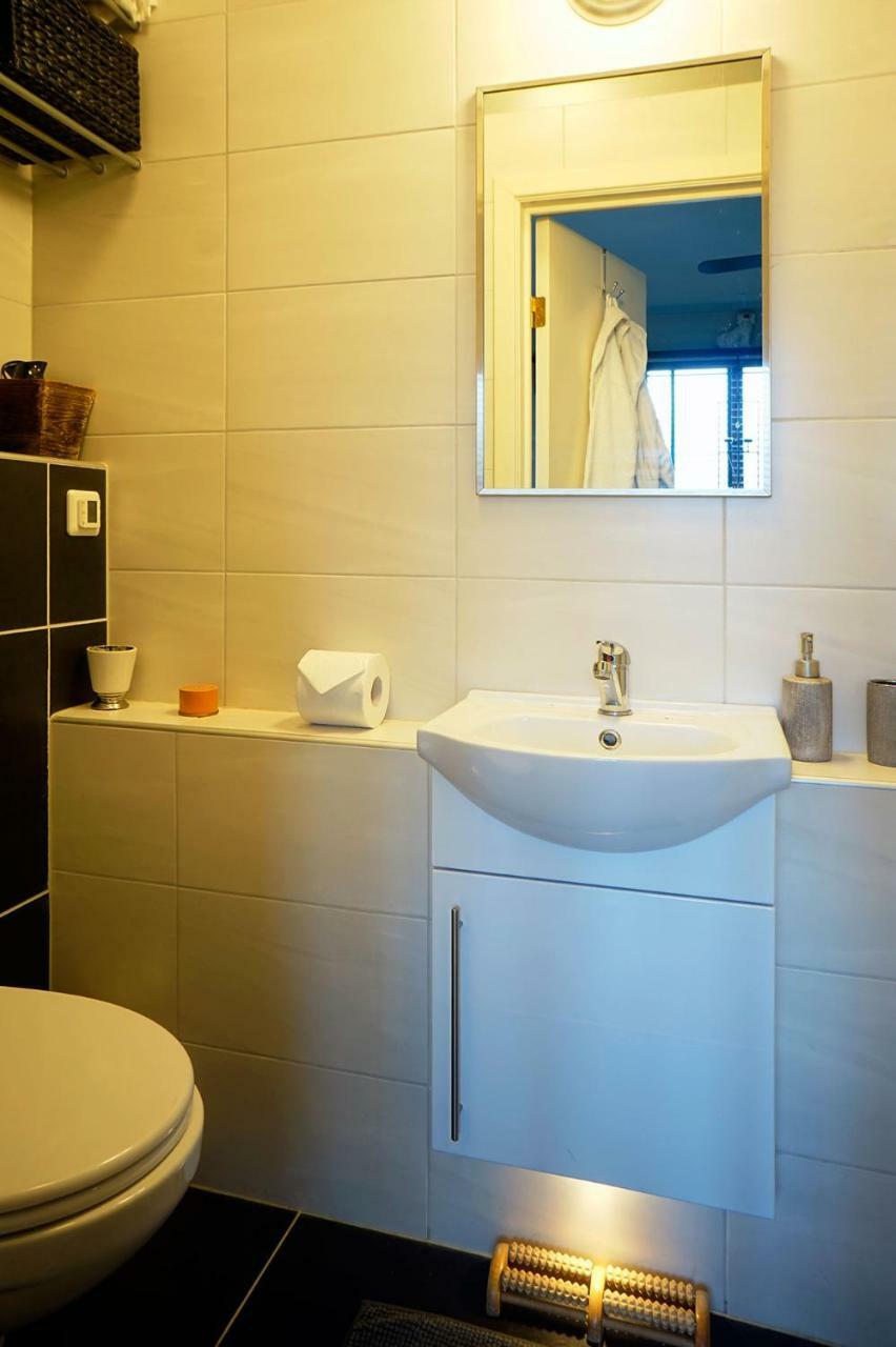 Little White Castle Apartment Keflavik Bagian luar foto