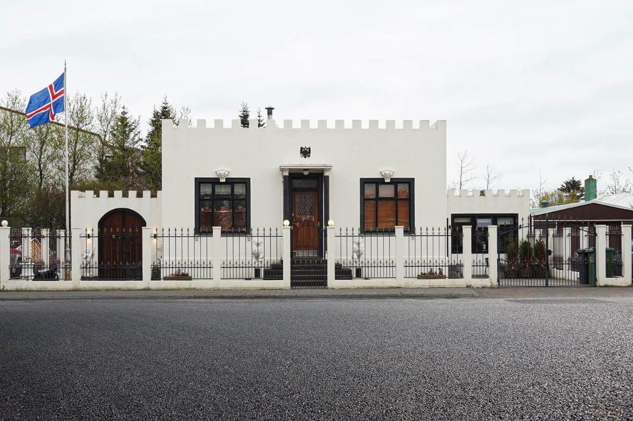 Little White Castle Apartment Keflavik Bagian luar foto