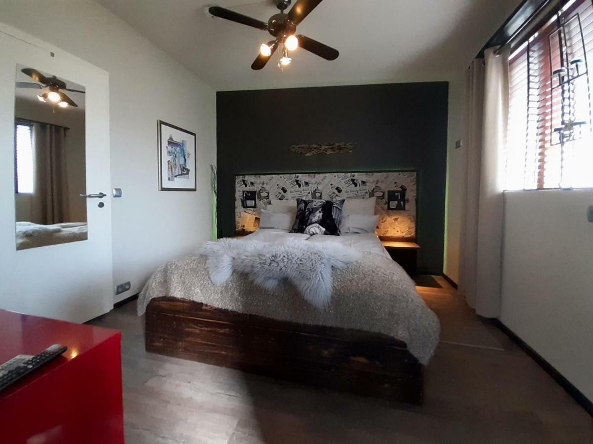 Little White Castle Apartment Keflavik Bagian luar foto